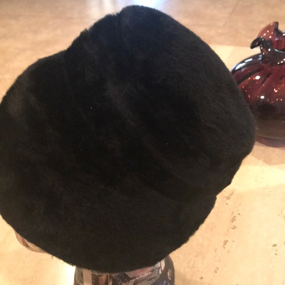 Gwen Pennington bridadoon back faux fur hat - Picture 2 of 5